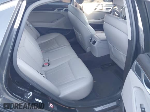 ✅ 2015 Hyundai Genesis 3.8L • VIN: KMHGN4JE7FU027646 • Lot: 41427686. Wystawiony na IAAI z przebiegiem 120 114 mil. Bezpłatny archiwum sprzedaży aukcyjnych z USA i szczegółowy raport historii pojazdu na DreamBid. Zdjęcie 8.