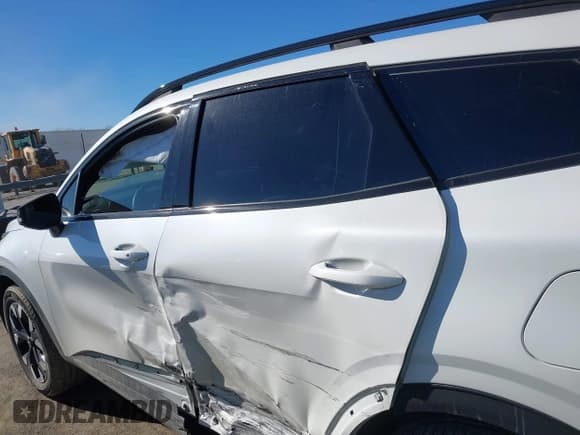 ✅ 2024 Kia Sportage X-Line • VIN: KNDPYDDH4R7149028 • Lot: 41453471. Wystawiony na IAAI z przebiegiem 5 932 mil. Bezpłatny archiwum sprzedaży aukcyjnych z USA i szczegółowy raport historii pojazdu na DreamBid. Zdjęcie 14.