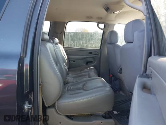 ✅ 2005 Chevrolet Suburban LT • VIN: 3GNEC16Z65G275052 • Лот: 43595647. Опубликован ранее на IAAI с пробегом 202 400 миль. Бесплатный доступ к архиву аукционных продаж из США и подробный отчёт об истории автомобиля на DreamBid. Изображение 8.