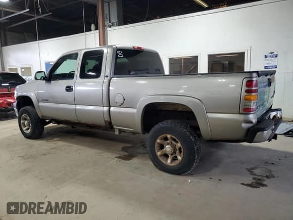 ✅ 2001 Chevrolet Silverado 2500HD LS • VIN: 1GCHK29U01E261048 • Лот: 71836145. Опубликован ранее на Copart с пробегом 94 197 миль. Бесплатный доступ к архиву аукционных продаж из США и подробный отчёт об истории автомобиля на DreamBid. Изображение 2.
