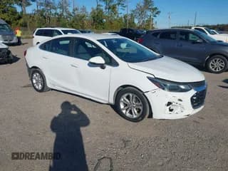 ✅ 2019 Chevrolet Cruze LT • VIN: 1G1BE5SM9K7121085 • Lot: 43693930. Listed on IAAI with 161,367 mi. Free auction sales archive from the USA and detailed vehicle history report at DreamBid. Image 1.