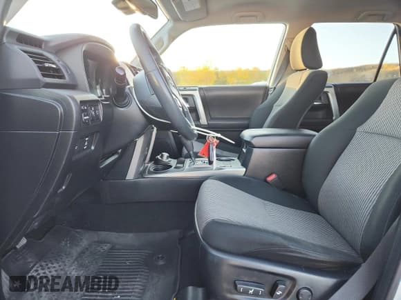 ✅ 2021 Toyota 4Runner SR5 • VIN: JTEMU5JR6M5969757 • Lot: 82510515. Listed on Copart with 48,815 mi. Free auction sales archive from the USA and detailed vehicle history report at DreamBid. Image 7.