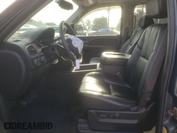 ✅ 2009 Chevrolet Suburban 2LT • VIN: 1GNFK26359J106153 • Lot: 68346734. Wystawiony na Copart z przebiegiem 150 176 mil. Bezpłatny archiwum sprzedaży aukcyjnych z USA i szczegółowy raport historii pojazdu na DreamBid. Zdjęcie 7.