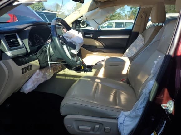 ✅ 2015 Toyota Highlander XLE • VIN: 5TDJKRFH0FS090403 • Lot: 91409235. Wystawiony na Copart z przebiegiem 111 822 mil. Bezpłatny archiwum sprzedaży aukcyjnych z USA i szczegółowy raport historii pojazdu na DreamBid. Zdjęcie 7.