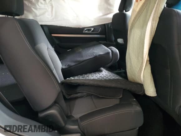 ✅ 2018 Ford Explorer XLT • VIN: 1FM5K8D80JGB28628 • Lot: 66881605. Wystawiony na Copart z przebiegiem Nie podano. Bezpłatny archiwum sprzedaży aukcyjnych z USA i szczegółowy raport historii pojazdu na DreamBid. Zdjęcie 11.