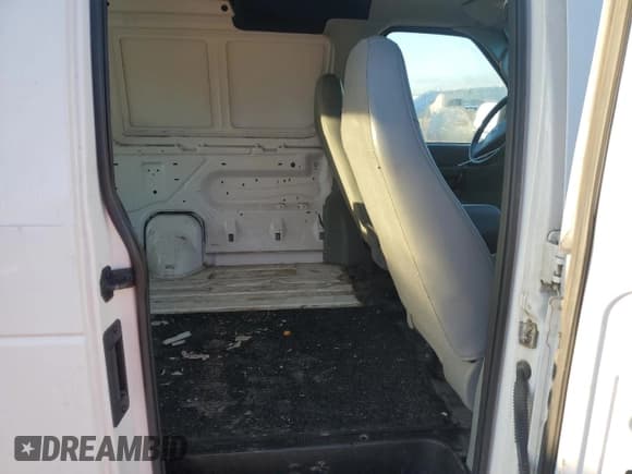 ✅ 2006 Ford Econoline Cargo • VIN: 1FTRE14W26DA37582 • Lot: 85396465. Wystawiony na Copart z przebiegiem 99 922 mil. Bezpłatny archiwum sprzedaży aukcyjnych z USA i szczegółowy raport historii pojazdu na DreamBid. Zdjęcie 10.