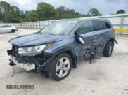 ✅ 2019 Toyota Highlander Limited • VIN: 5TDDZRFH8KS923237 • Лот: 64836015. Опубликован ранее на Copart с пробегом 56 305 миль. Бесплатный доступ к архиву аукционных продаж из США и подробный отчёт об истории автомобиля на DreamBid. Изображение 1.