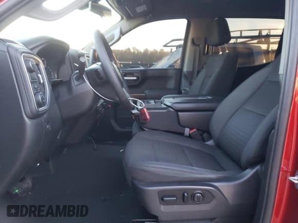 ✅ 2021 Chevrolet Silverado 1500 LT • VIN: 1GCPWCED0MZ188269 • Lot: 76552014. Wystawiony na Copart z przebiegiem 68 388 mil. Bezpłatny archiwum sprzedaży aukcyjnych z USA i szczegółowy raport historii pojazdu na DreamBid. Zdjęcie 7.