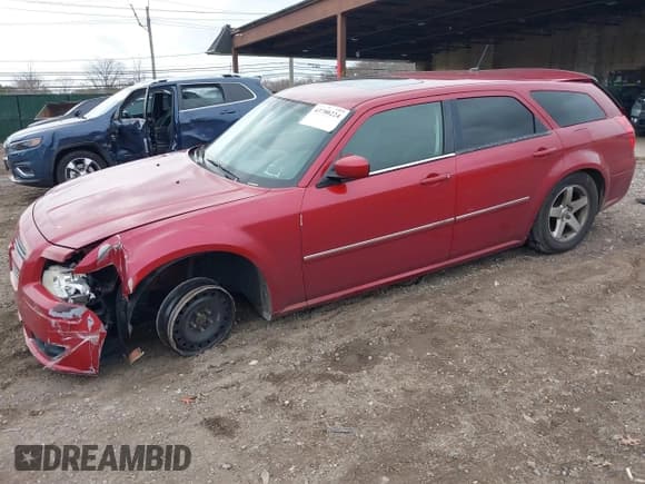 ✅ 2008 Dodge Magnum SXT • VIN: 2D4FV37V98H257778 • Lot: 43780224. Listed on IAAI with 256,804 mi. Free auction sales archive from the USA and detailed vehicle history report at DreamBid. Image 2.