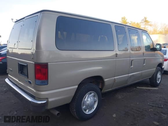 ✅ 2009 Ford Econoline Passenger XL • VIN: 1FBNE31LX9DA56183 • Lot: 43830370. Wystawiony na IAAI z przebiegiem 102 148 mil. Bezpłatny archiwum sprzedaży aukcyjnych z USA i szczegółowy raport historii pojazdu na DreamBid. Zdjęcie 4.