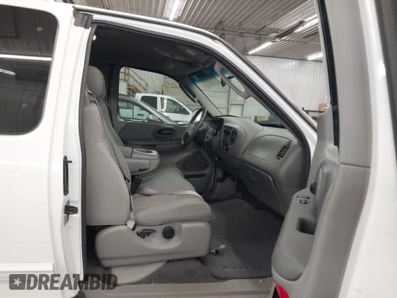 ✅ 2003 Ford F-150 XL • VIN: 2FTRX18L33CA29898 • Lot: 43550143. Listed on IAAI with 195,281 mi. Free auction sales archive from the USA and detailed vehicle history report at DreamBid. Image 5.