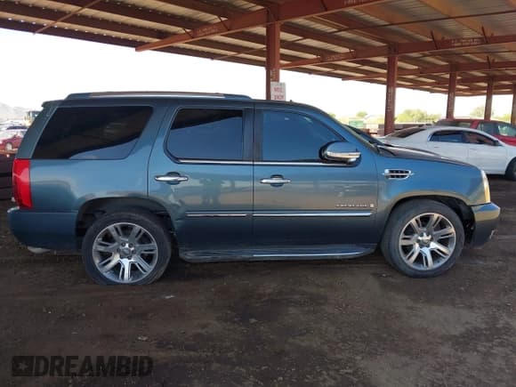 ✅ 2009 Cadillac Escalade • VIN: 1GYFC23259R204628 • Lot: 43025478. Wystawiony na IAAI z przebiegiem 191 520 mil. Bezpłatny archiwum sprzedaży aukcyjnych z USA i szczegółowy raport historii pojazdu na DreamBid. Zdjęcie 13.