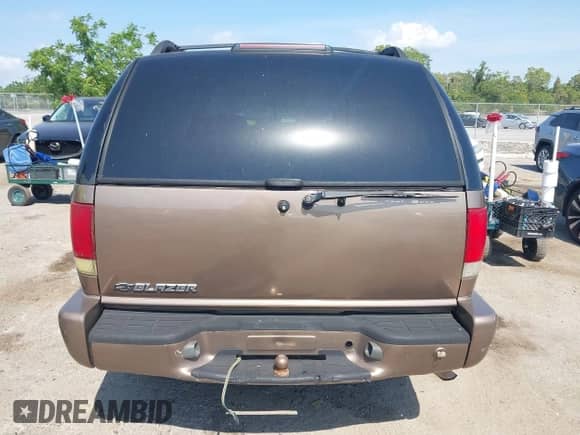 2004 Chevrolet Blazer Fleet z VIN 1GNCS13X34K154273, wystawiony jako IAAI lot #42110950 z przebiegiem 216 416 mil mil oraz . Historia ofert i sprzedaży dostępna na DreamBid. Obrazek 16.