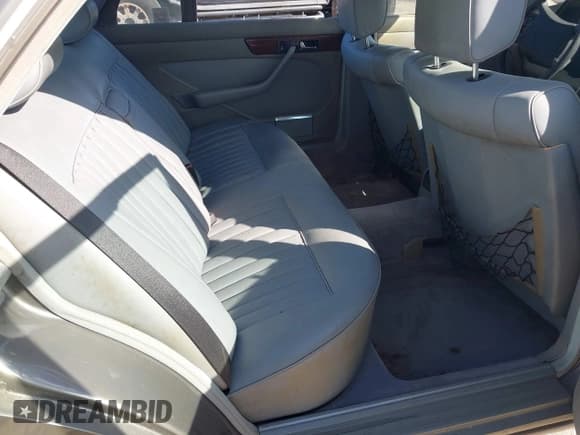 ✅ 1988 Mercedes-Benz 420 SEL • VIN: WDBCA35D5JA397688 • Lot: 43510629. Wystawiony na IAAI z przebiegiem 210 246 mil. Bezpłatny archiwum sprzedaży aukcyjnych z USA i szczegółowy raport historii pojazdu na DreamBid. Zdjęcie 8.