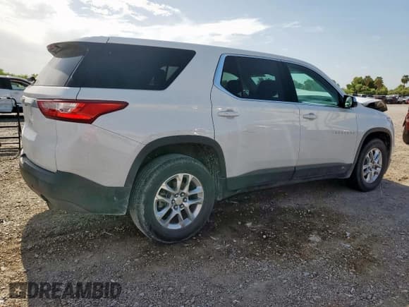 ✅ 2018 Chevrolet Traverse LS • VIN: 1GNERFKW0JJ172533 • Lot: 65902125. Wystawiony na Copart z przebiegiem 100 833 mil. Bezpłatny archiwum sprzedaży aukcyjnych z USA i szczegółowy raport historii pojazdu na DreamBid. Zdjęcie 3.