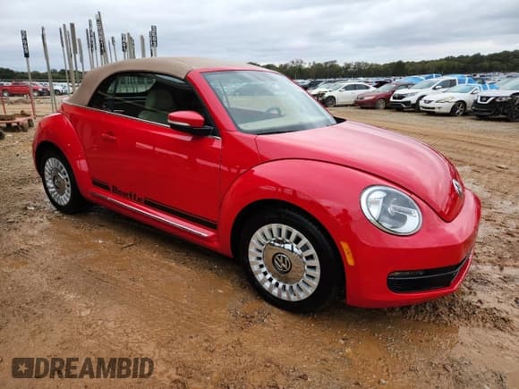 ✅ 2013 Volkswagen Beetle 2.5L • VIN: 3VW5P7ATXDM827720 • Лот: 89916585. Опубликован ранее на Copart с пробегом 42 689 миль. Бесплатный доступ к архиву аукционных продаж из США и подробный отчёт об истории автомобиля на DreamBid. Изображение 4.