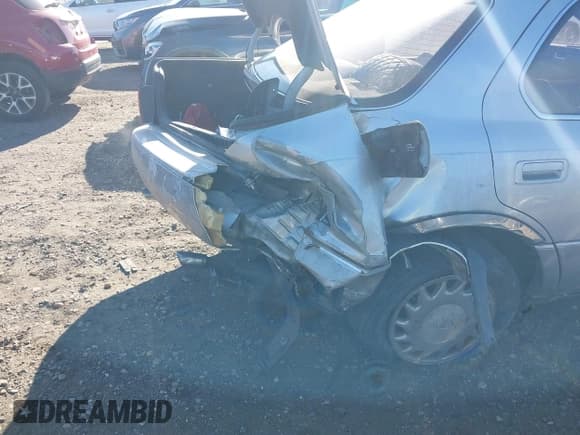 ✅ 1990 Lexus LS • VIN: JT8UF11E9L0025885 • Lot: 41330993. Listed on IAAI with 162,255 mi. Free auction sales archive from the USA and detailed vehicle history report at DreamBid. Image 6.