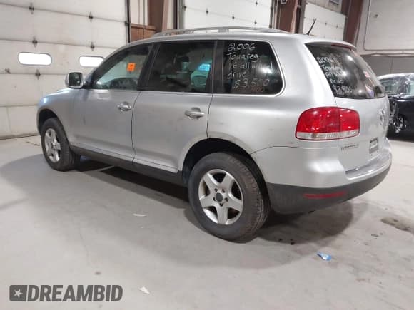 ✅ 2006 Volkswagen Touareg 3.2L V6 • VIN: WVGZG77L36D026231 • Lot: 43745652. Wystawiony na IAAI z przebiegiem 151 339 mil. Bezpłatny archiwum sprzedaży aukcyjnych z USA i szczegółowy raport historii pojazdu na DreamBid. Zdjęcie 3.