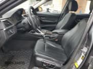 ✅ 2015 BMW 3 Series 328i xDrive • VIN: WBA3B5G59FNS13740 • Лот: 85414495. Опубликован ранее на Copart с пробегом 102 787 миль. Бесплатный доступ к архиву аукционных продаж из США и подробный отчёт об истории автомобиля на DreamBid. Изображение 7.