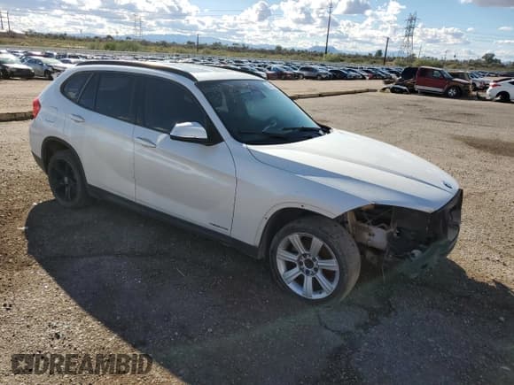 ✅ 2013 BMW X1 28i • VIN: WBAVM1C54DVL64127 • Лот: 92442935. Опубликован ранее на Copart с пробегом Не указан. Бесплатный доступ к архиву аукционных продаж из США и подробный отчёт об истории автомобиля на DreamBid. Изображение 4.