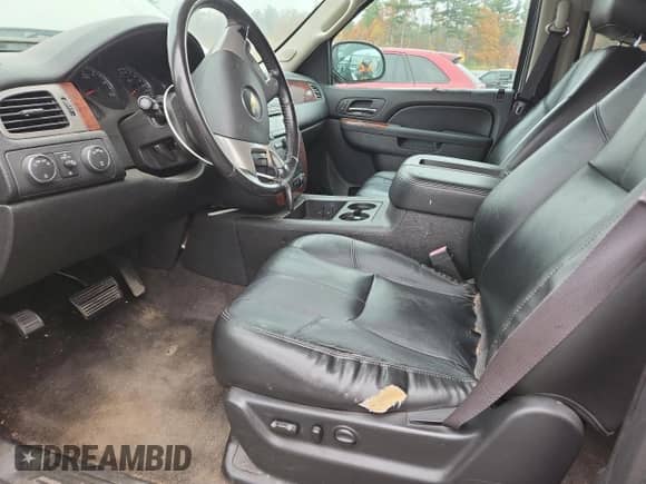 2014 Chevrolet Suburban LT z VIN 1GNSKJE77ER190744, wystawiony jako Copart lot #90239255 z przebiegiem Nie podano mil oraz Czysty tytuł • Clean title. Historia ofert i sprzedaży dostępna na DreamBid. Obrazek 7.