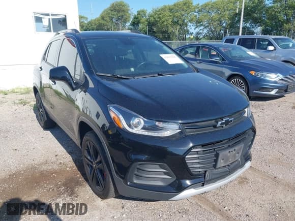 ✅ 2020 Chevrolet Trax LT • VIN: 3GNCJPSB8LL111685 • Lot: 42812306. Wystawiony na IAAI z przebiegiem Nie podano. Bezpłatny archiwum sprzedaży aukcyjnych z USA i szczegółowy raport historii pojazdu na DreamBid. Zdjęcie 1.