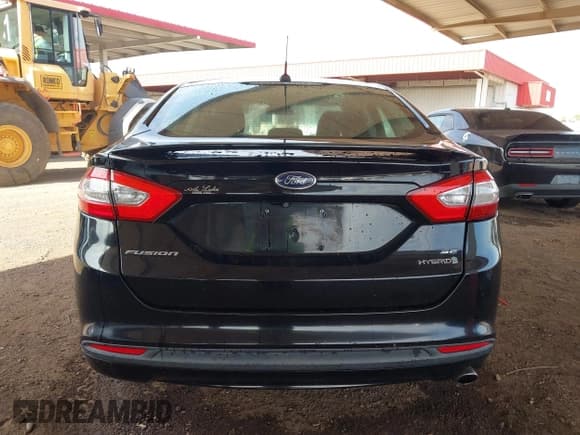 ✅ 2016 Ford Fusion SE Hybrid • VIN: 3FA6P0LU3GR127202 • Lot: 43061240. Wystawiony na IAAI z przebiegiem 196 916 mil. Bezpłatny archiwum sprzedaży aukcyjnych z USA i szczegółowy raport historii pojazdu na DreamBid. Zdjęcie 16.
