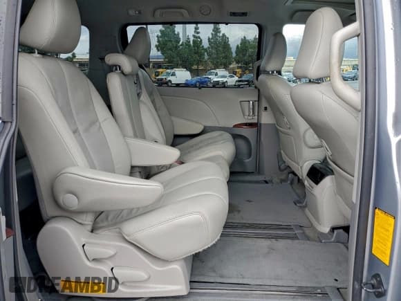 ✅ 2014 Toyota Sienna XLE • VIN: 5TDYK3DC4ES502162 • Lot: 93982615. Listed on Copart with 129,403 mi. Free auction sales archive from the USA and detailed vehicle history report at DreamBid. Image 11.