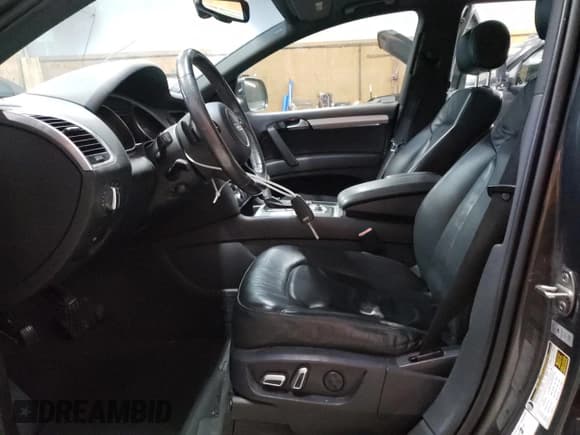 ✅ 2015 Audi Q7 S line Prestige • VIN: WA1DGAFE7FD017296 • Lot: 91050475. Wystawiony na Copart z przebiegiem 150 852 mil. Bezpłatny archiwum sprzedaży aukcyjnych z USA i szczegółowy raport historii pojazdu na DreamBid. Zdjęcie 7.