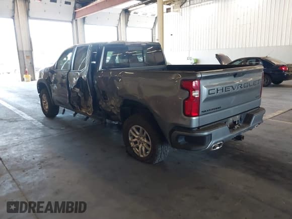 ✅ 2020 Chevrolet Silverado 1500 RST • VIN: 3GCUYEET3LG358879 • Lot: 43062504. Wystawiony na IAAI z przebiegiem 50 762 mil. Bezpłatny archiwum sprzedaży aukcyjnych z USA i szczegółowy raport historii pojazdu na DreamBid. Zdjęcie 3.