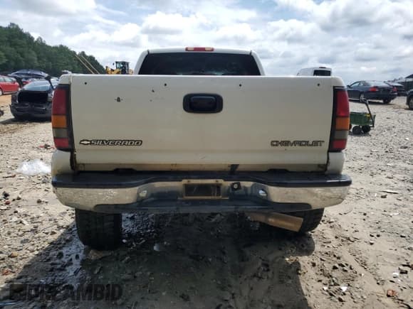 ✅ 2001 Chevrolet Silverado 2500HD LS • VIN: 1GCHK29U31E155516 • Lot: 69757755. Listed on Copart with 304,662 mi. Free auction sales archive from the USA and detailed vehicle history report at DreamBid. Image 6.