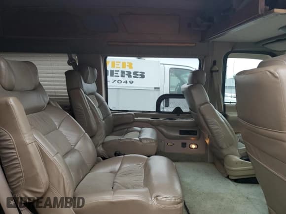 ✅ 2001 Ford Econoline Cargo Recreational • VIN: 1FDPE24L51HB59174 • Lot: 84857404. Wystawiony na Copart z przebiegiem 129 690 mil. Bezpłatny archiwum sprzedaży aukcyjnych z USA i szczegółowy raport historii pojazdu na DreamBid. Zdjęcie 11.