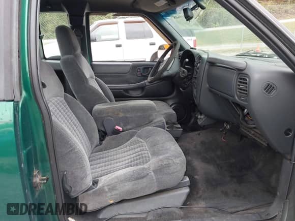 2000 Chevrolet S-10 LS с VIN 1GCDT19W8Y8267857, выставлен на аукционе IAAI как лот 43399608 с пробегом 217 025 миль миль и . История ставок и продаж доступна на DreamBid. Изображение 5.