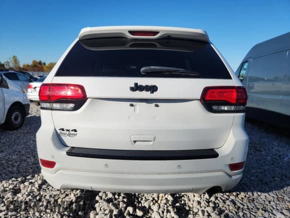 ✅ 2018 Jeep Grand Cherokee Altitude • VIN: 1C4RJFAG7JC334187 • Lot: 87098305. Wystawiony na Copart z przebiegiem 142 493 mil. Bezpłatny archiwum sprzedaży aukcyjnych z USA i szczegółowy raport historii pojazdu na DreamBid. Zdjęcie 6.