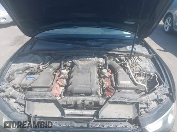 ✅ 2013 Audi RS 5 • VIN: WUAC6AFR4DA900619 • Lot: 43138186. Wystawiony na IAAI z przebiegiem 90 319 mil. Bezpłatny archiwum sprzedaży aukcyjnych z USA i szczegółowy raport historii pojazdu na DreamBid. Zdjęcie 10.