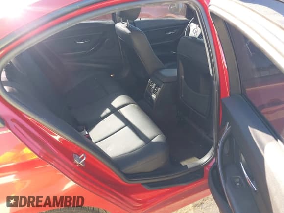 ✅ 2015 BMW 3 Series 328i • VIN: WBA3A5G52FNS86354 • Lot: 43585165. Wystawiony na IAAI z przebiegiem 138 452 mil. Bezpłatny archiwum sprzedaży aukcyjnych z USA i szczegółowy raport historii pojazdu na DreamBid. Zdjęcie 8.