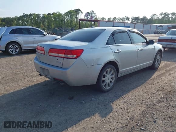 ✅ 2010 Lincoln MKZ • VIN: 3LNHL2GC4AR608669 • Lot: 42198042. Listed on IAAI with 122,715 mi. Free auction sales archive from the USA and detailed vehicle history report at DreamBid. Image 4.