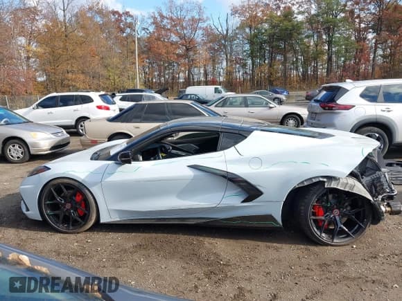 ✅ 2023 Chevrolet Corvette 2LT • VIN: 1G1YB2D46P5100292 • Lot: 43596131. Wystawiony na IAAI z przebiegiem 17 195 mil. Bezpłatny archiwum sprzedaży aukcyjnych z USA i szczegółowy raport historii pojazdu na DreamBid. Zdjęcie 14.