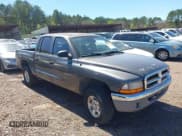 ✅ 2002 Dodge Dakota SLT • VIN: 1B7HG48NX2S623588 • Lot: 41793068. Wystawiony na IAAI z przebiegiem 213 159 mil. Bezpłatny archiwum sprzedaży aukcyjnych z USA i szczegółowy raport historii pojazdu na DreamBid. Zdjęcie 1.