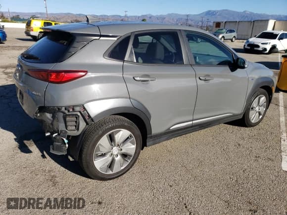 ✅ 2020 Hyundai Kona Limited • VIN: KM8K33AGXLU067954 • Lot: 82462355. Wystawiony na Copart z przebiegiem 77 108 mil. Bezpłatny archiwum sprzedaży aukcyjnych z USA i szczegółowy raport historii pojazdu na DreamBid. Zdjęcie 3.