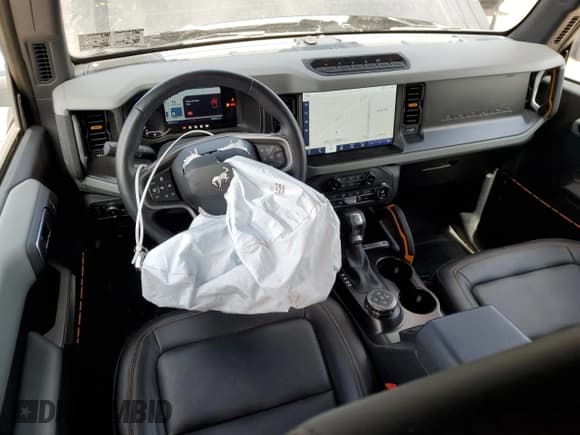 ✅ 2023 Ford Bronco • VIN: 1FMEE5DH5PLB74378 • Lot: 57410365. Wystawiony na Copart z przebiegiem 13 060 mil. Bezpłatny archiwum sprzedaży aukcyjnych z USA i szczegółowy raport historii pojazdu na DreamBid. Zdjęcie 8.