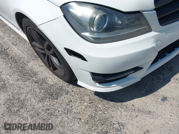 ✅ 2013 Mercedes-Benz C 250 Sport • VIN: WDDGF4HB2DA805935 • Lot: 43171154. Wystawiony na IAAI z przebiegiem 148 876 mil. Bezpłatny archiwum sprzedaży aukcyjnych z USA i szczegółowy raport historii pojazdu na DreamBid. Zdjęcie 14.