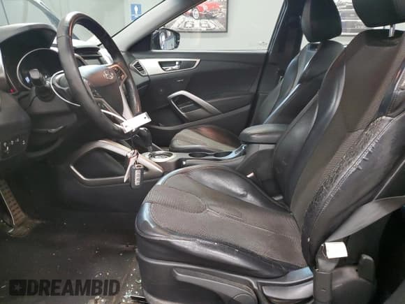 ✅ 2012 Hyundai Veloster w/Gray Int • VIN: KMHTC6AD8CU050131 • Lot: 86982044. Wystawiony na Copart z przebiegiem 118 010 mil. Bezpłatny archiwum sprzedaży aukcyjnych z USA i szczegółowy raport historii pojazdu na DreamBid. Zdjęcie 7.