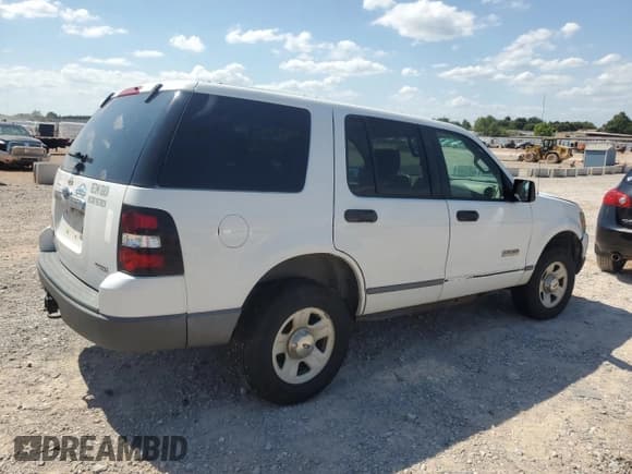 ✅ 2006 Ford Explorer XLS • VIN: 1FMEU72E86UB03546 • Lot: 65087125. Wystawiony na Copart z przebiegiem 177 895 mil. Bezpłatny archiwum sprzedaży aukcyjnych z USA i szczegółowy raport historii pojazdu na DreamBid. Zdjęcie 3.