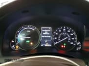 ✅ 2016 Lexus ES 300h • VIN: JTHBW1GG4G2118064 • Лот: 89869505. Опубликован ранее на Copart с пробегом 98 653 миль. Бесплатный доступ к архиву аукционных продаж из США и подробный отчёт об истории автомобиля на DreamBid. Изображение 9.