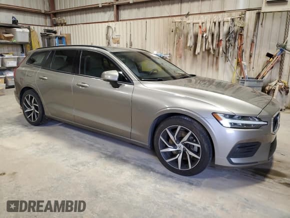 ✅ 2020 Volvo V60 Momentum • VIN: YV1102EK2L2349769 • Лот: 70149524. Опубликован ранее на Copart с пробегом 41 940 миль. Бесплатный доступ к архиву аукционных продаж из США и подробный отчёт об истории автомобиля на DreamBid. Изображение 4.