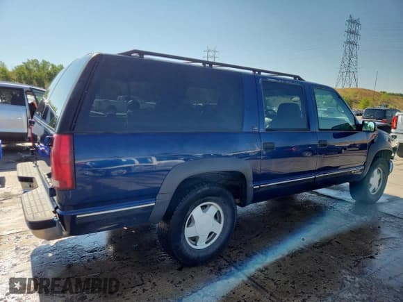 ✅ 1997 Chevrolet Suburban • VIN: 3GNFK16R8VG154904 • Lot: 70771215. Wystawiony na Copart z przebiegiem 151 405 mil. Bezpłatny archiwum sprzedaży aukcyjnych z USA i szczegółowy raport historii pojazdu na DreamBid. Zdjęcie 3.