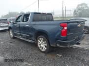 ✅ 2022 Chevrolet Silverado 1500 High Country • VIN: 3GCUDJET1NG668701 • Lot: 42859797. Wystawiony na IAAI z przebiegiem Nie podano. Bezpłatny archiwum sprzedaży aukcyjnych z USA i szczegółowy raport historii pojazdu na DreamBid. Zdjęcie 3.