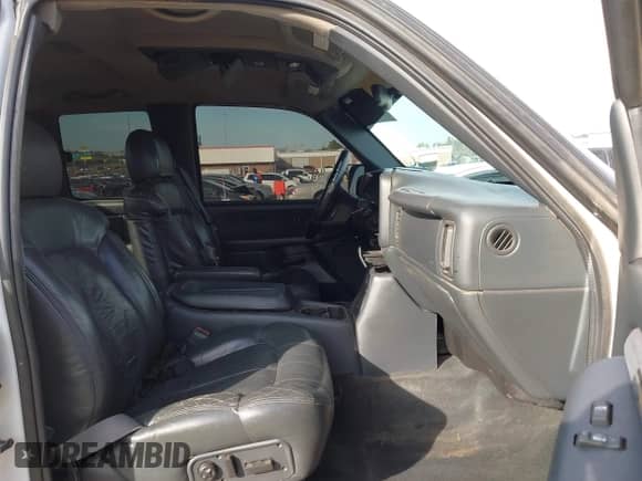 1999 Chevrolet Silverado 1500 LS z VIN 1GCEK19T6XE177409, wystawiony jako IAAI lot #43454625 z przebiegiem 206 574 mil mil oraz . Historia ofert i sprzedaży dostępna na DreamBid. Obrazek 5.