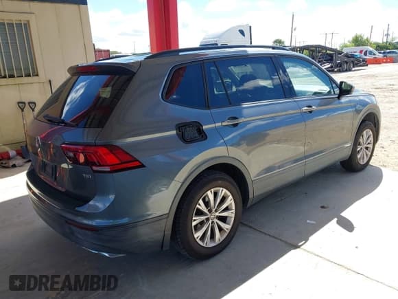 ✅ 2018 Volkswagen Tiguan S • VIN: 3VV1B7AX2JM009656 • Lot: 43445858. Listed on IAAI with 106,182 mi. Free auction sales archive from the USA and detailed vehicle history report at DreamBid. Image 4.